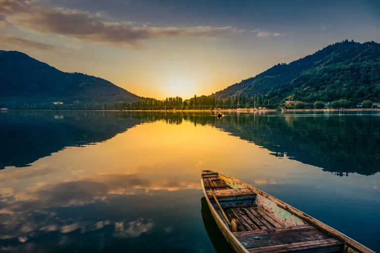 Kashmir Family Tour Package (6 Nights/7 Days)